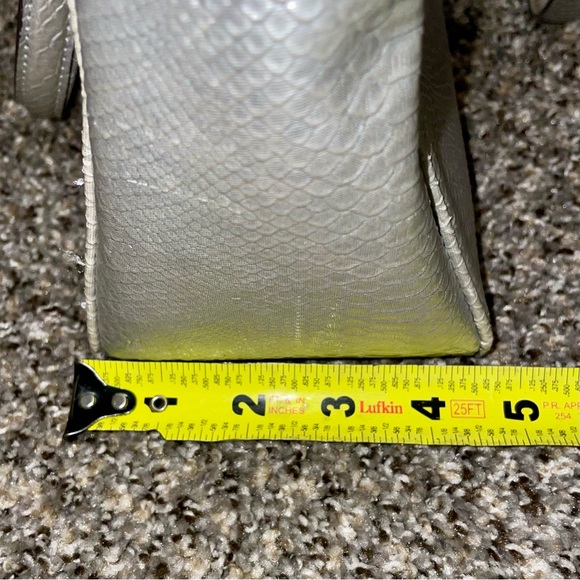 Anne Klein Silver Scale Leather Shoulder Bag - Picture 7 of 8